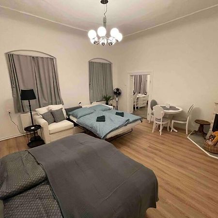 Good Old Times Apartment บราติสลาวา ภายนอก รูปภาพ