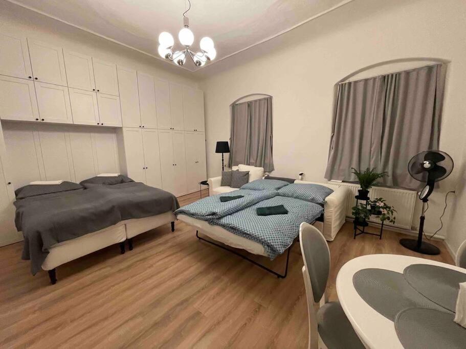 Good Old Times Apartment บราติสลาวา ภายนอก รูปภาพ